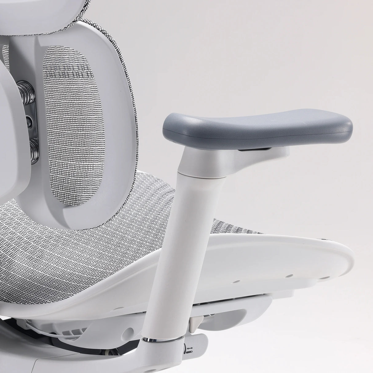 This is a product image of the doro s100 ergonomic office chair